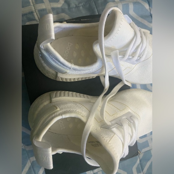 Adida color white in great condition preloved - Picture 6 of 7